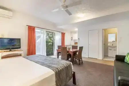 Byron Central - 90