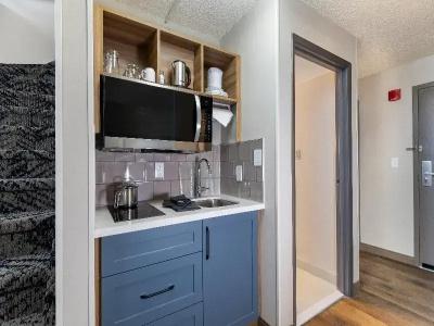 Holiday Inn & Suites, an IHG - 33