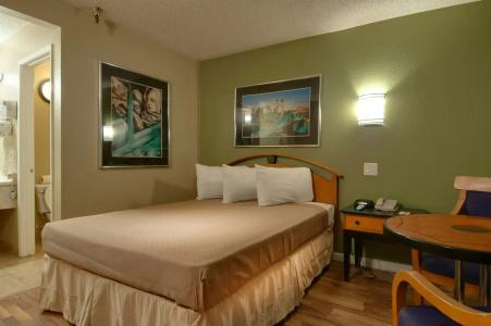 Vagabond Inn North - 10