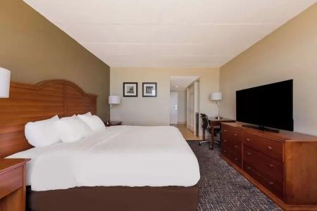 Comfort Inn South Oceanfront - 58