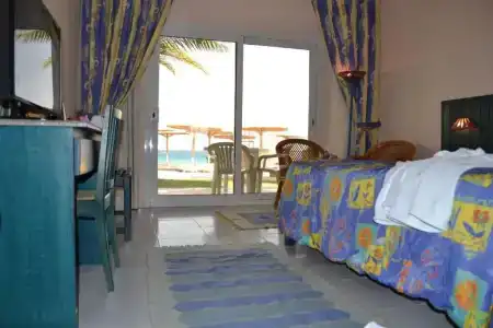 Palm Beach Resort Families and Couples only - 5