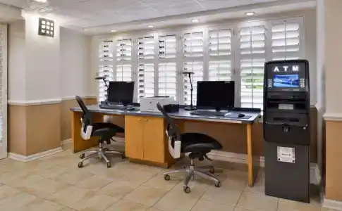 Best Western Plus Holiday Sands Inn & Suites - 15