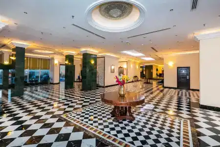 Royal Mirage - 3