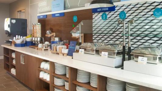 Holiday Inn Express & Suites Beach Beachfront by IHG - 31