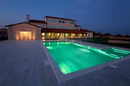 Velanera & Restaurant - 18