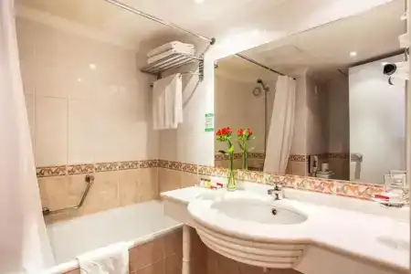 Ramada by Wyndham Sofia City Center - 45