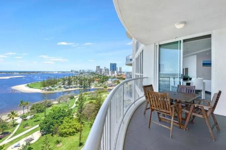 Crystal Bay On The Broadwater - 437