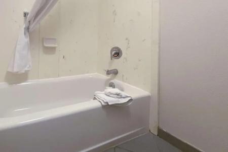 Quality Inn - Hwy 76 Central - 46
