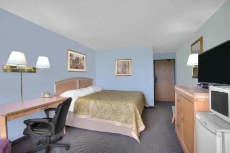 Super 8 by Wyndham Augusta - 11