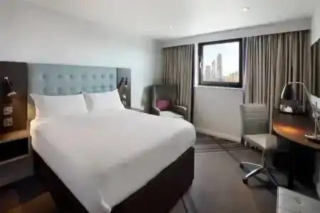 Premier Inn Pacific Quay - 2