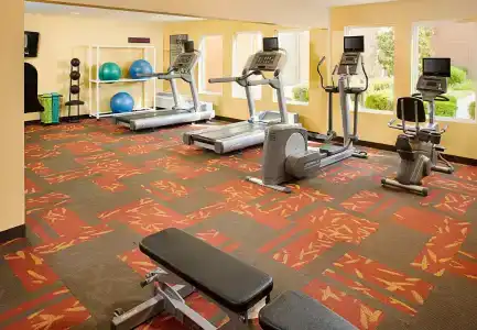 Courtyard by Marriott at Hamilton Place - 15