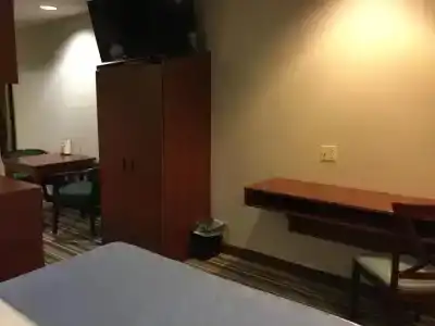 Super 8 by Wyndham Harbison/Parkridge Hospital - 33