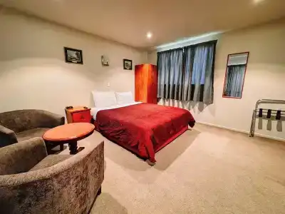Bealey Avenue - 82