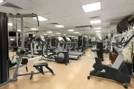 Howard Johnson Bur Dubai - 5