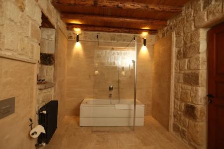 Acropolis Cave Suite - 46