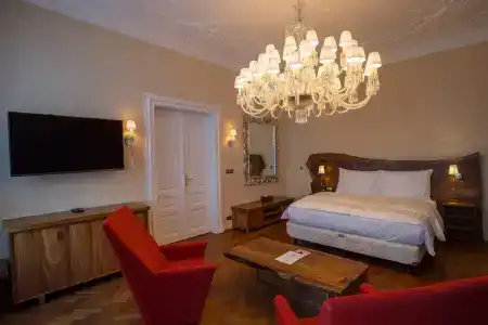 Iron Gate & Suites - 5