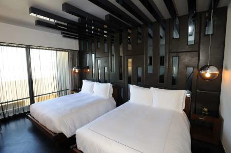 Sixty Beverly Hills - 3