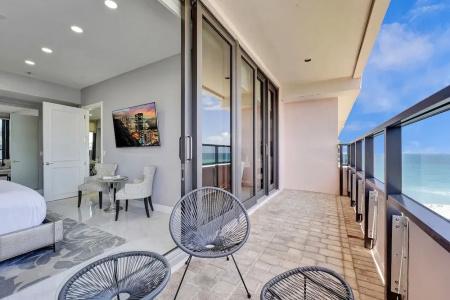 The Alexander All Suites - 716