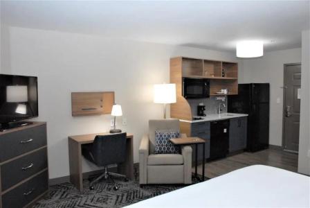 Candlewood Suites, an IHG - 38