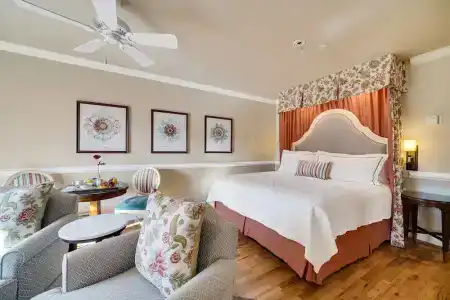 Spindrift Inn - 72