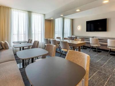 Sheraton Suites Old Town - 98