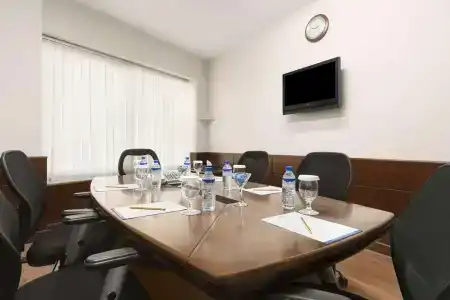 Howard Johnson Bur Dubai - 2