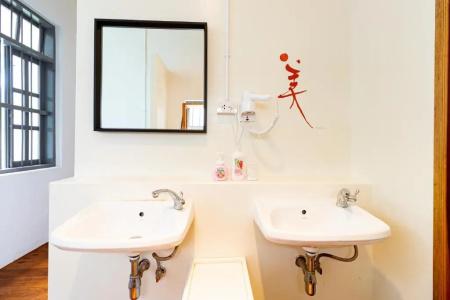 Lyn's Home Boutique Hostel - 69