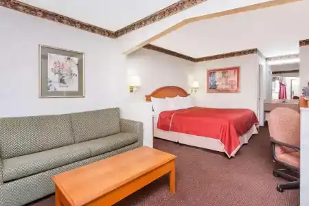 La Quinta by Wyndham-Hamilton Place - 4