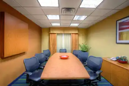 Fairfield Inn & Suites - 13