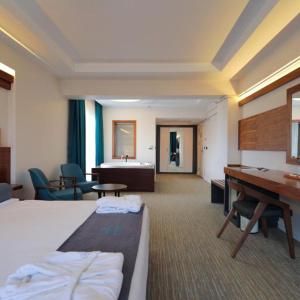 Karpalas City & Spa - 25