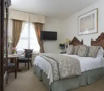 Washington Square Inn - 1