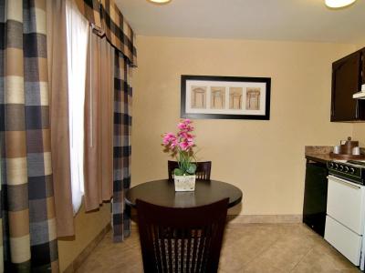 Best Western Plus Las Vegas West - 36