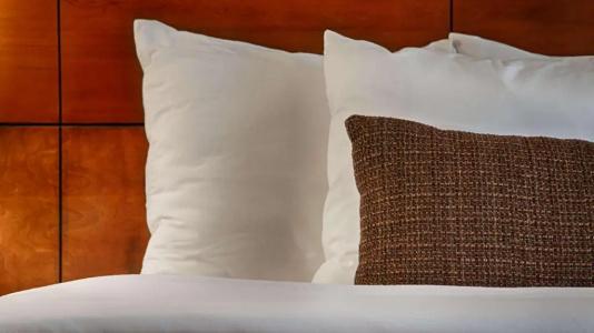 Best Western Plus Thunderbird Suites - 82