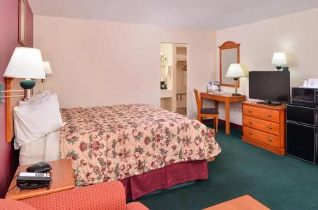 Americas Best Value Inn East - 32