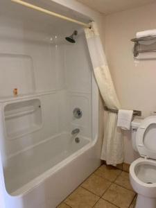 Budgetel Inn and Suites - Fort Gordon - 18