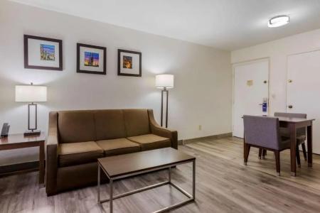 Comfort Suites At Sabino Canyon - 62