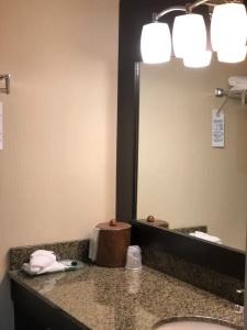 Anchor Inn and Suites - 43