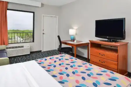 Best Western Plus Holiday Sands Inn & Suites - 71