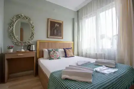 Sofia Corner - 27