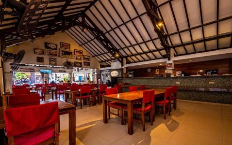 Yulia Beach Inn Kuta - 17