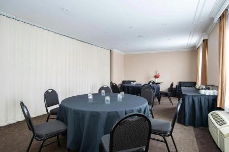 Sandman & Suites West - 29