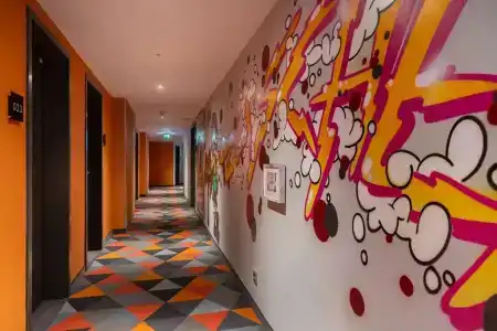 the niu Hide - 13