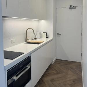 Burleigh Beach Tower - 247