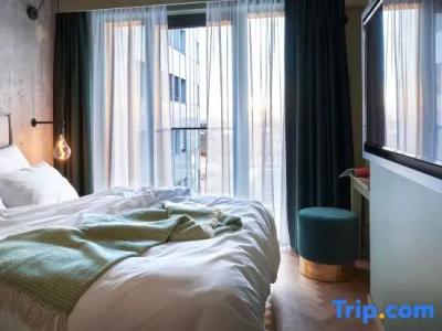 Gekko House Frankfurt, a Tribute Portfolio - 57