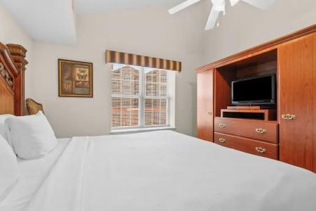 Grand Crowne by Capital Vacations - 47