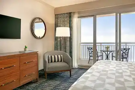 Holiday Inn & Suites, An Ihg - 200