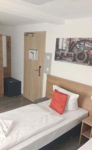 Sunny Straubing - 34