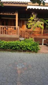 Ruean Mai Chai Khlong - 51