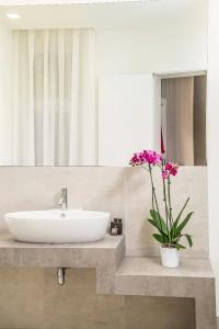 Home Boutique Luxury & Design - 24