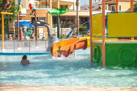 Chrispy Waterpark Resort - 17